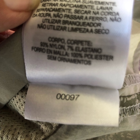 Mountain Hardware Women’s Button Front Vented Shirt Size 10 - Picture 7 of 7